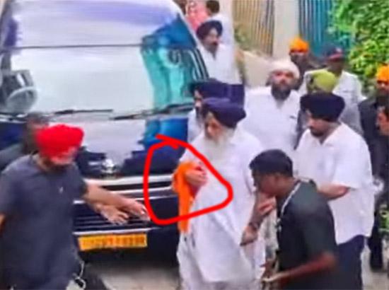 Police take into custody the attacker who attacked Sukhbir Badal