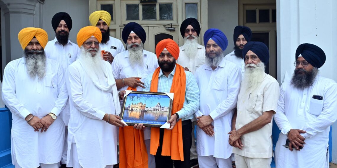 Uttar Pradesh Minority Commission member Parminder Singh Sachkhand paid obeisance at Sri Harmandir Sahib