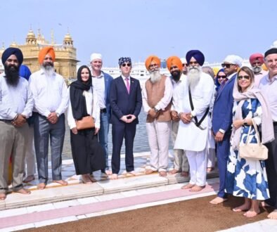 US Ambassador Visits Sri Harmandir Sahib