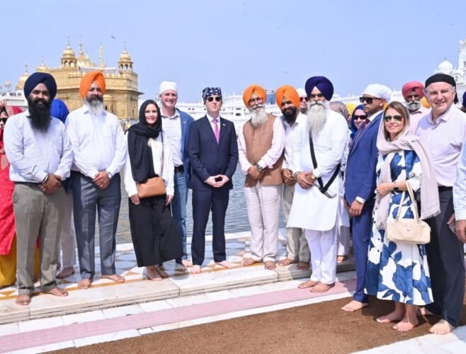 US Ambassador Visits Sri Harmandir Sahib