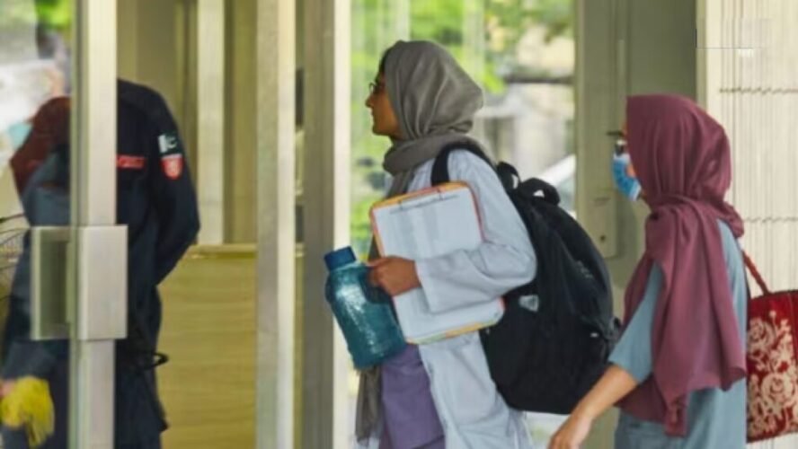 afghan student