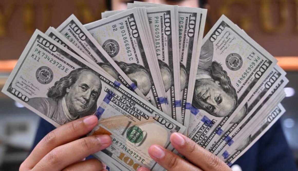 INDONESIA-ECONOMY-FOREX