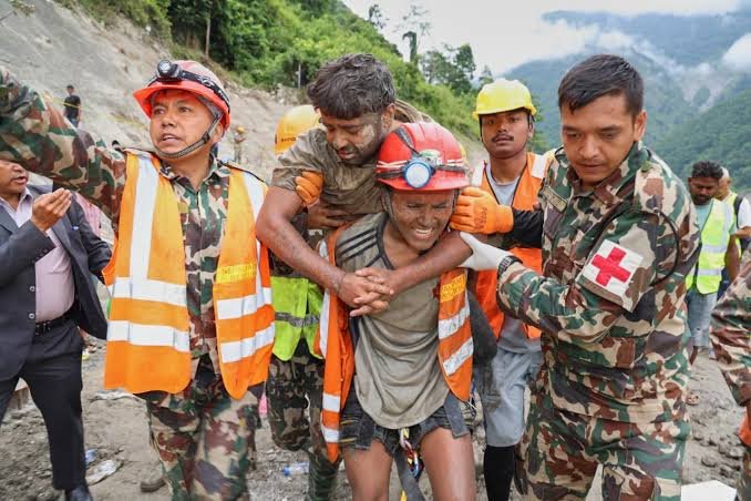 Miracle happened on the 10th day of the disaster in Nepal! Two lives saved from the tunnel