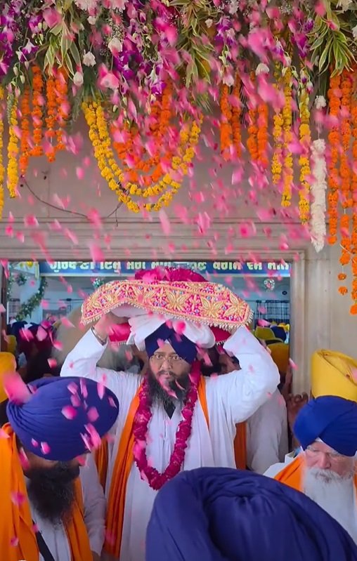 A Nagar Kirtan was organized from Gurdwara Sri Ramsar Sahib to Sachkhand Sri Harmandir Sahib on the occasion of the First Parkash Purab