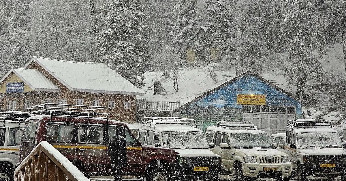 Uttarakhand: Snowfall continues in high-altitude areas, including Kedarnath