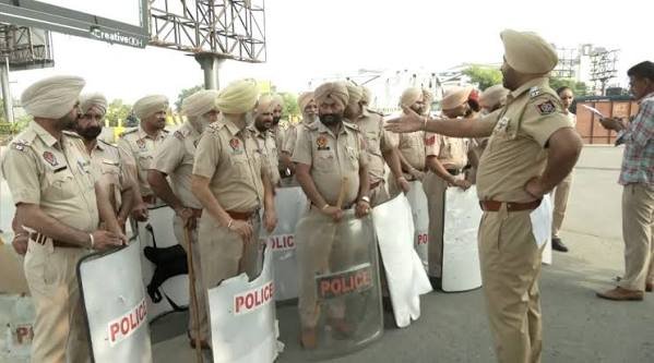 ‘Punjab Bandh’ over buffalo calf slaughter case: 1,500 police personnel deployed at Bhandari Bridge in Amritsar
