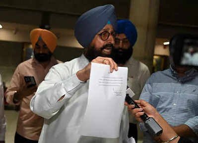 Congress MLAs did not reach the House; staged a protest at the Legislative Assembly gate