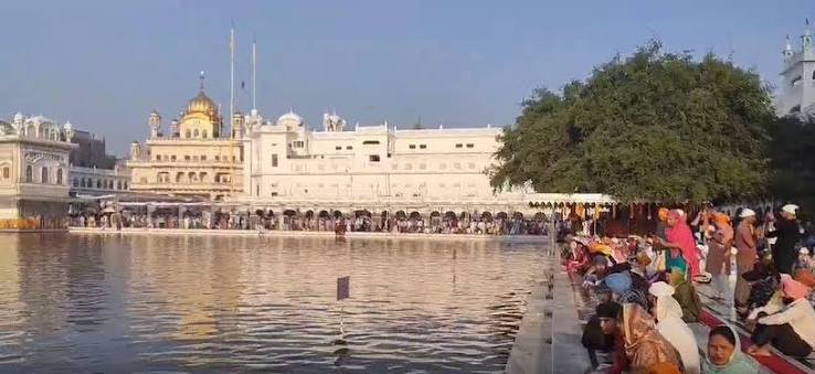 The birth anniversary of the Fourth Guru is being celebrated with great fervor at Sri Harmandir Sahib; magnificent displays (jalau) have been set up