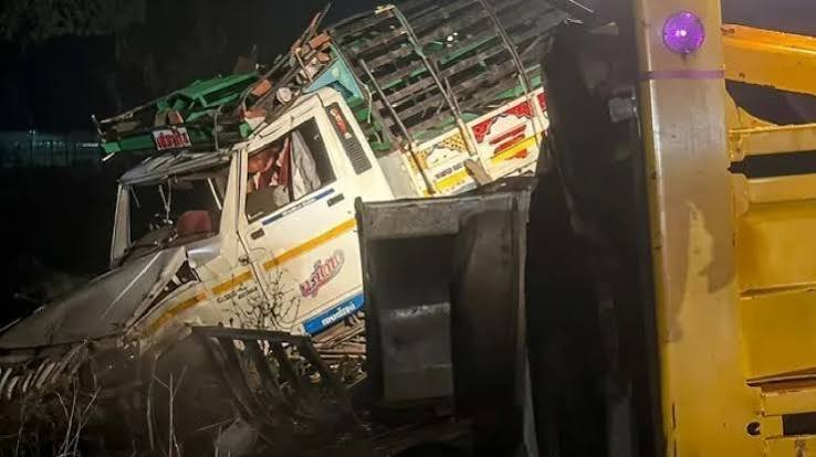 Major accident in Gwalior during Navratri: Out-of-control truck runs over devotees heading to a temple; 12 dead