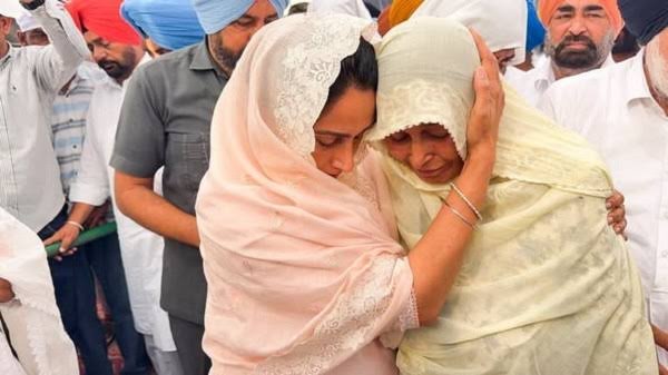 Harsimrat Badal visited Parvinder Jhota’s home to share in the grief, stating, “I promise to ensure justice is served.”