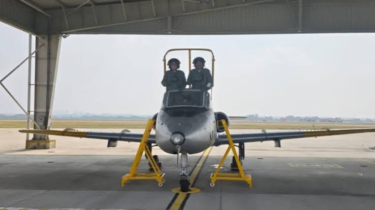 IAF Chief AP Singh takes his final flight in a ‘Kiran’ aircraft! He is set to retire in a few days