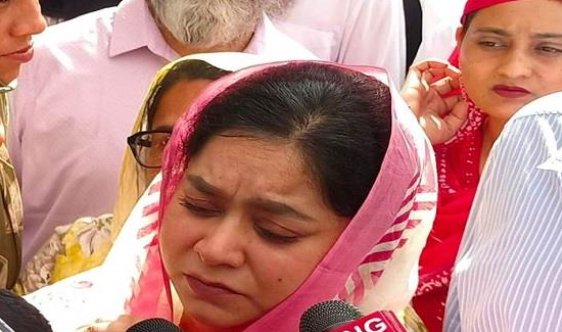 Bibi Roop Kaur arrived at the Sri Akal Takht Secretariat to meet the Jathedar and made a significant statement
