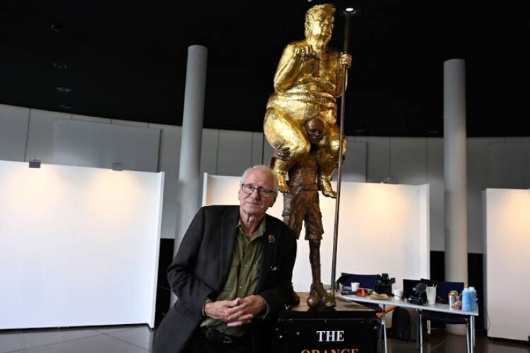 statue trump
